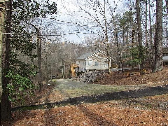 2nd image of 101 Hillside Ct