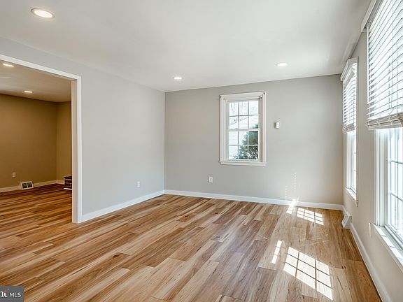 3rd image of 1233 Spring Valley Ln