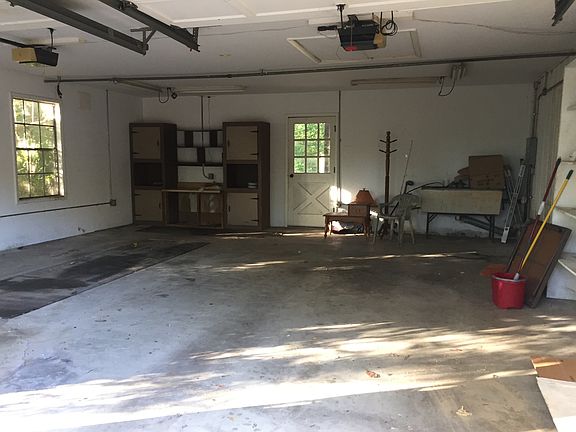 Garage with pit/workspace