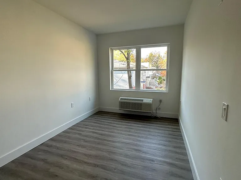 1127 Stuyvesant Ave #203 — Photo 6