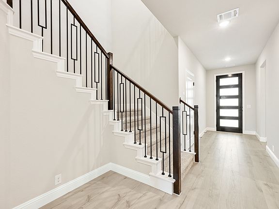 5th image of 2712 Railway St