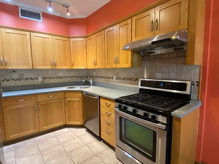 6653 Alderton St — Photo 17