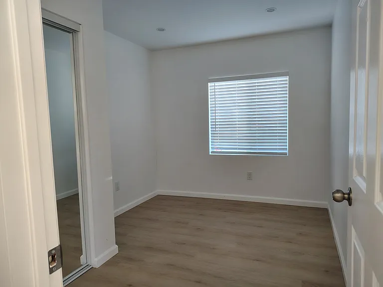1487 Hilltop Dr — Photo 5