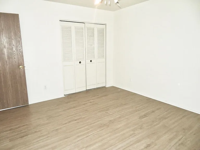 140-146 Parrish Ln — Photo 10