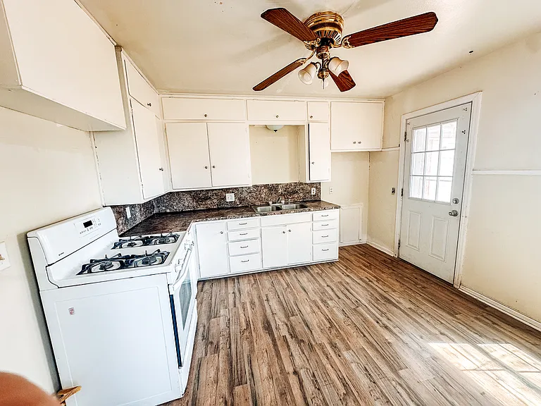 3207 Amherst St — Photo 4