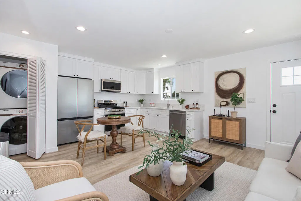 2 bed, 800 sqft, $3,500 — Photo 2