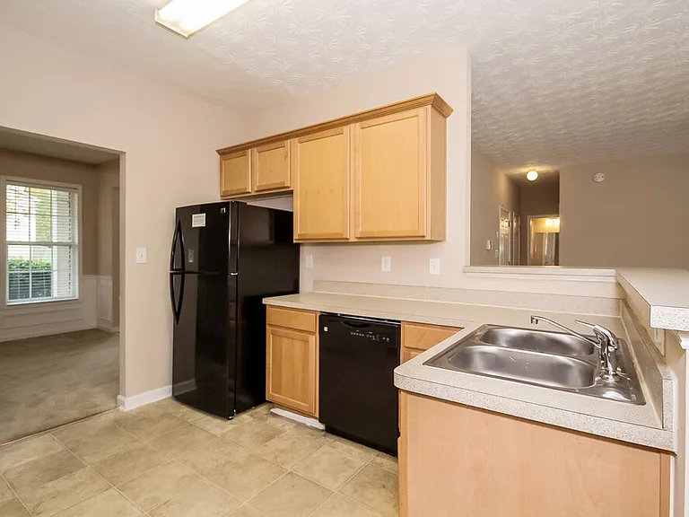1000 Maple Leaf Dr — Photo 5