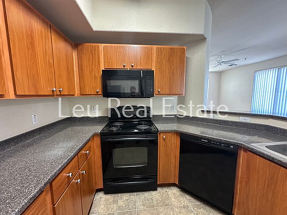 5th image of 303 Gibson Dr