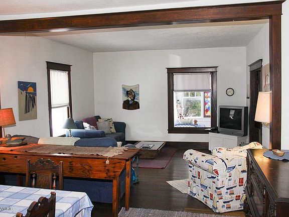 4th image of 802 W Loomis St