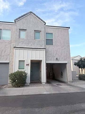 2236 W Laurie Ln