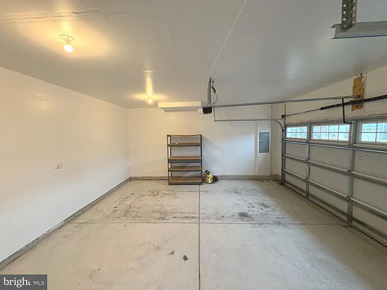 27003 Greenleaf Dr — Photo 20