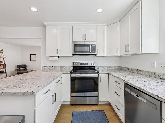 5th image of 2412 Stokes St