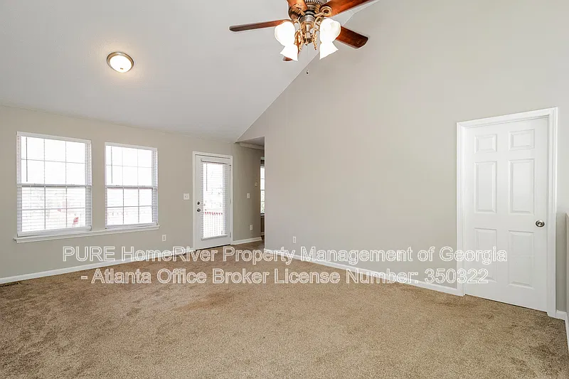 5 bed, 3.0 bath, 1960 sqft, $2,275 — Photo 2
