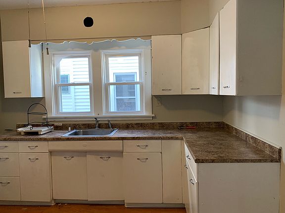 3rd image of 76 Lincoln Blvd