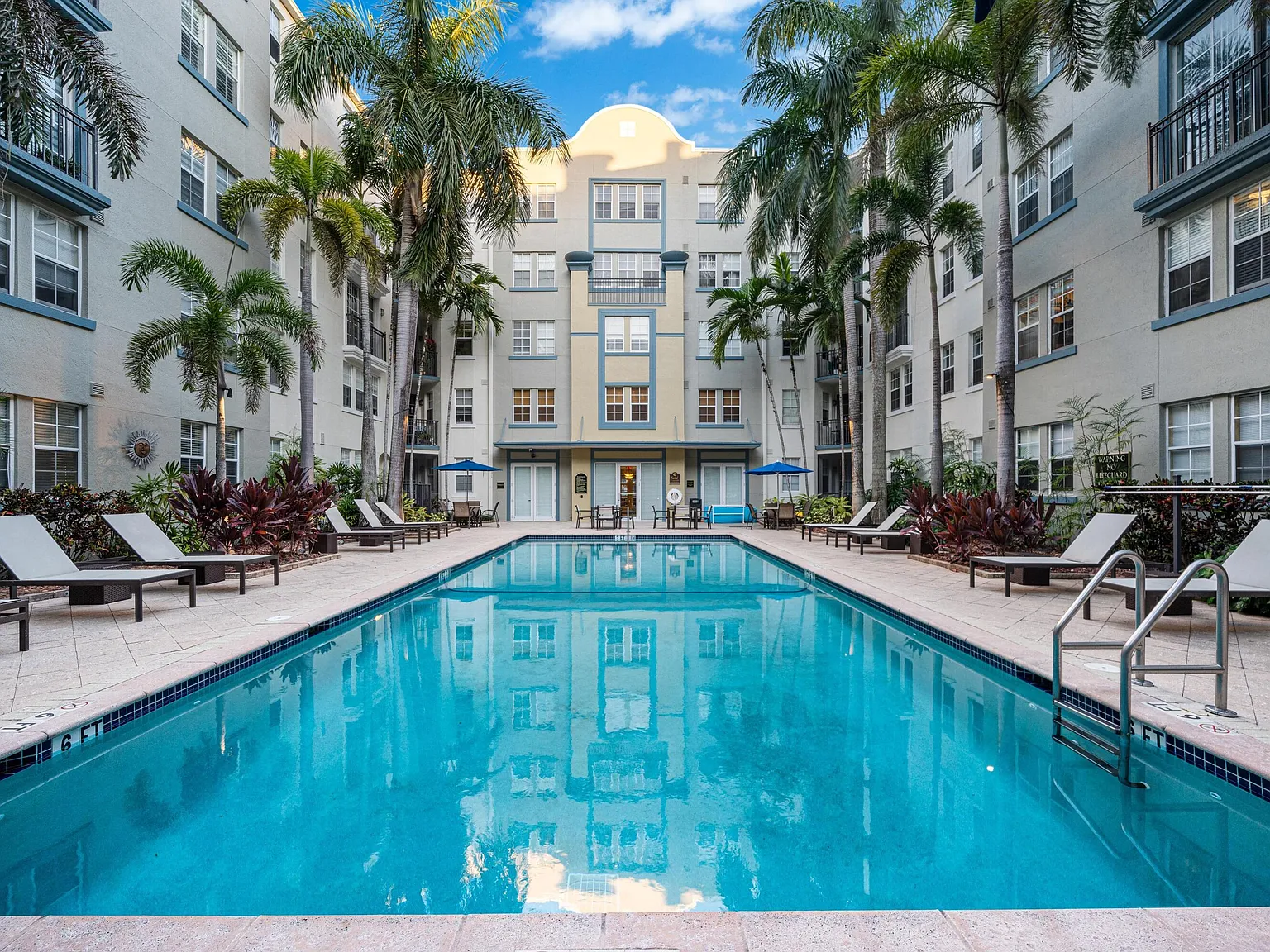 1 bed, 1.0 bath, 760 sqft, $2,500 — Photo 2