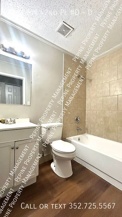 Spacious 2-Bedroom End Unit Near Veteran's Memorial Park — Photo 3