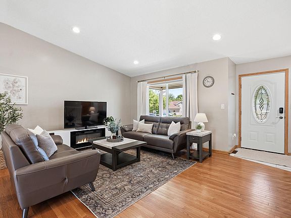5th image of 5217 King Arthur Dr NW