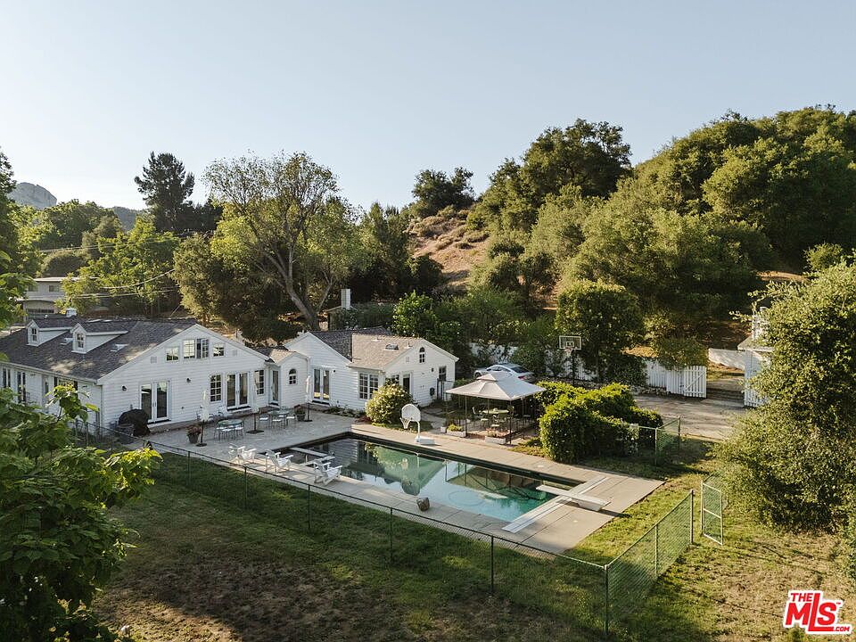 1st image of 1520 Bonnell Dr