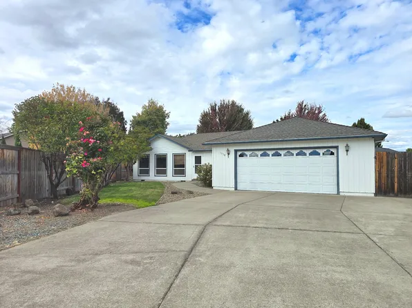 1738 Jessica Cir, Central Pt, OR 97502