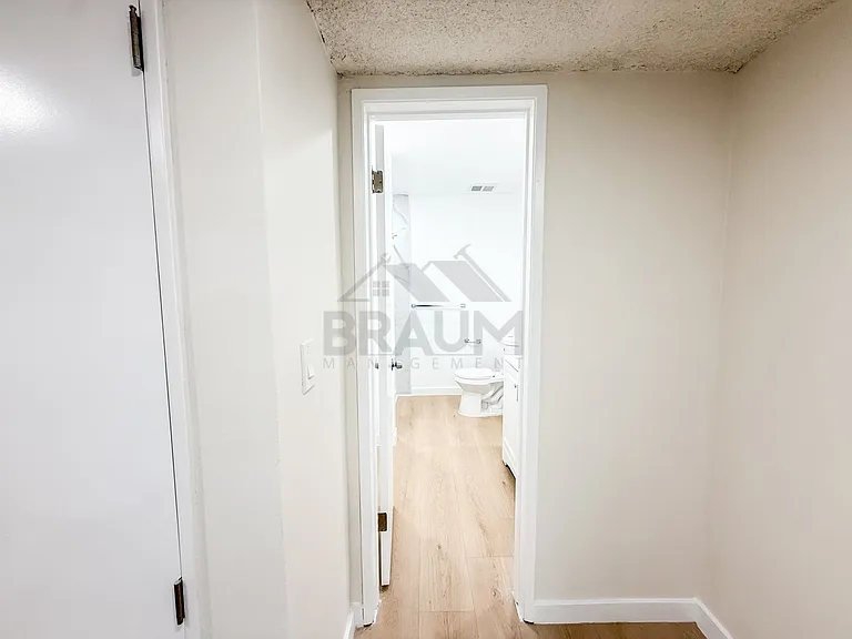 6041 WHITSETT — Photo 21