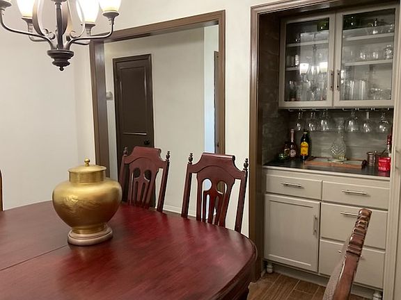 Spare room with bar area