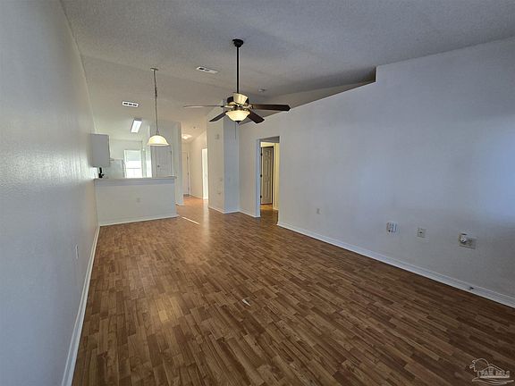 3rd image of 307 Loveland Cir