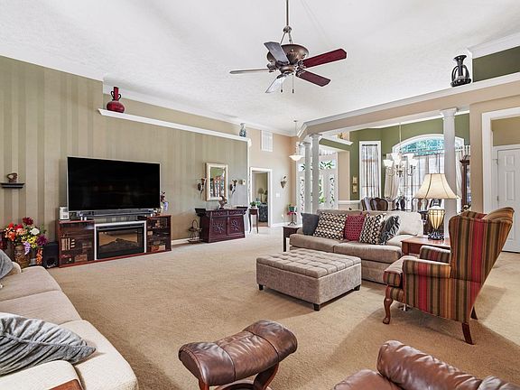 3rd image of 230 Willow Bay Dr.
