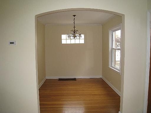5th image of 1629 Broadway St