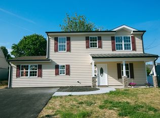 32 Hawthorne Ln, Levittown, PA