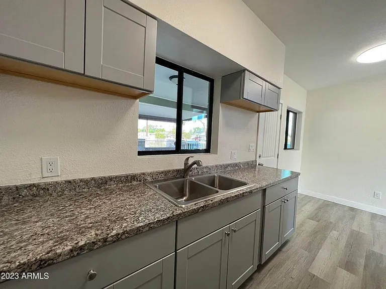 453 W University Dr — Photo 11