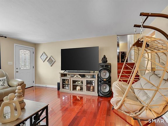 5th image of 229 Woodhouse Avenue