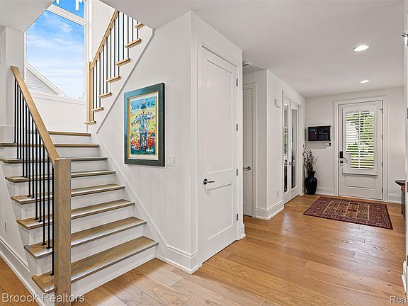 4th image of 811 Magnolia Ave