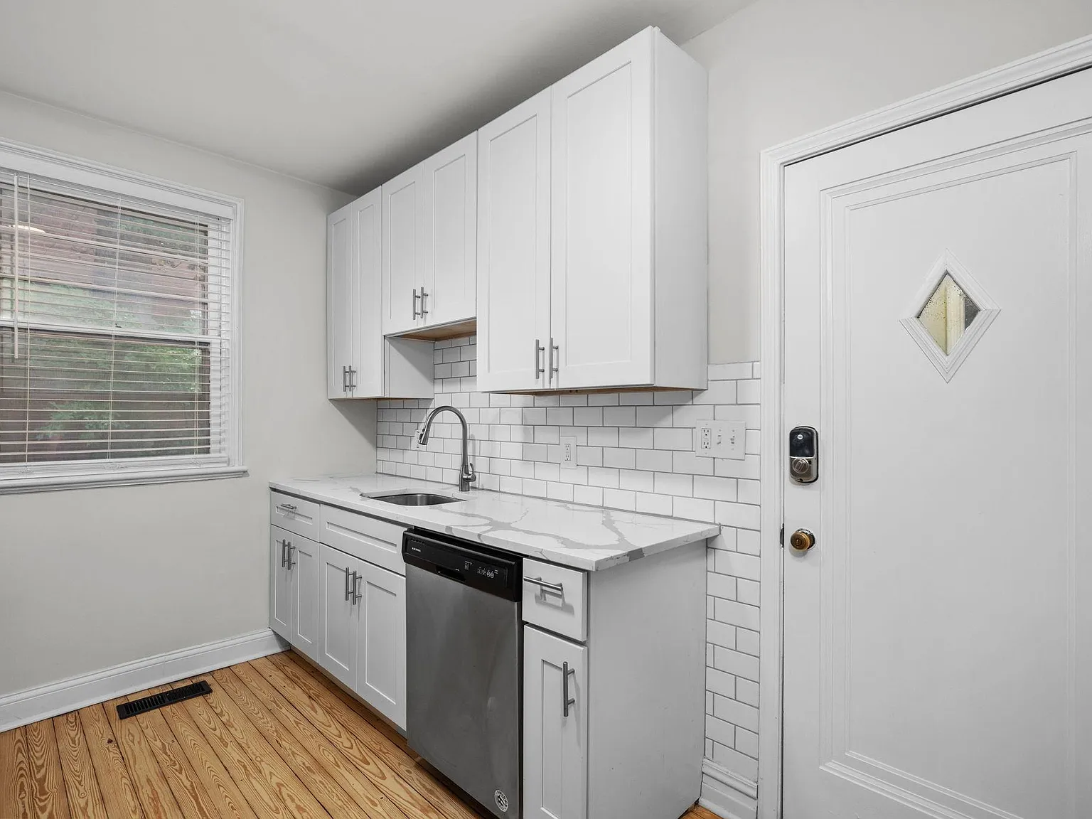 1 bed, 850 sqft, $1,495 — Photo 4