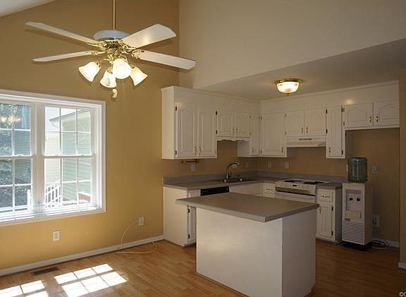 3rd image of 17605 Thornwood Ln