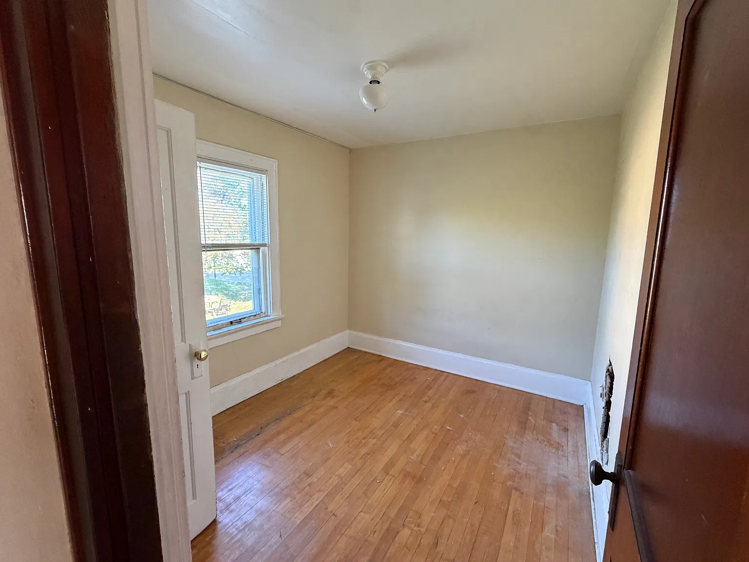 3 bed, 1000 sqft, $1,100 — Photo 3