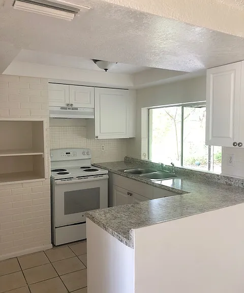 3529 Devonshire Dr — Photo 2