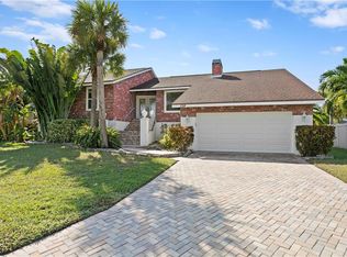 138 12th St E, Tierra Verde, FL 33715