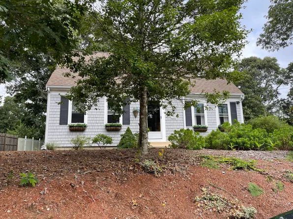 212 James Circle, Mashpee, MA 02649