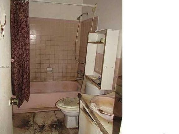 5th image of 1560 NE 151st St APT 104