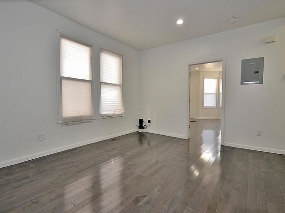 4th image of 170 Virginia Ave APT 1