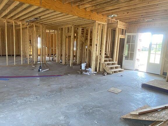 5th image of 696 Reserve Ln