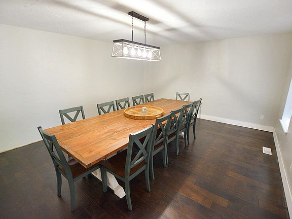 3rd image of 1205 Don Ave