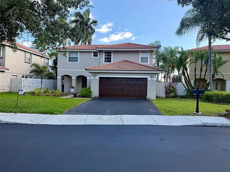 12619 NW 11th Pl — Photo 37