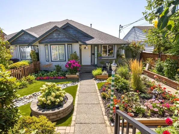 1056 Walls Ave, Coquitlam, BC V3K 2T7