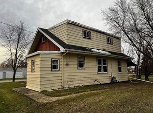 221 2nd St SW, Hallock, MN 56728