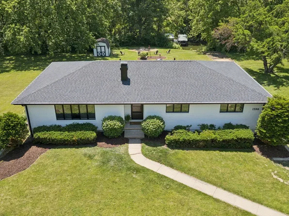 1598 Lake Holiday Dr, Sandwich, IL 60548