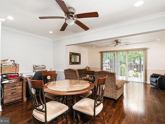 5th image of 626 Twin Rivers Dr N