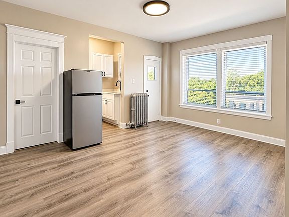 5th image of 4363 N Kenmore Ave APT 502