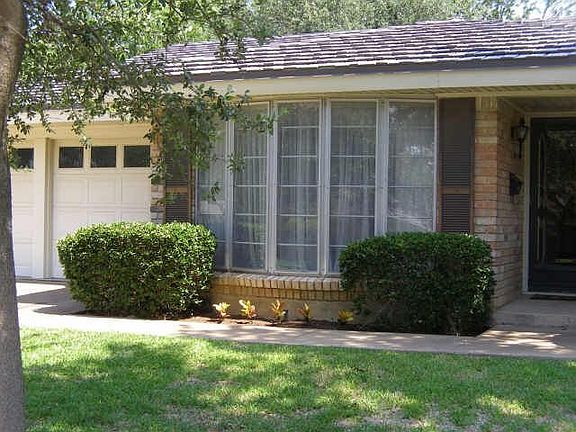 3rd image of 3816 Lawndale Ave