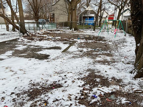 4th image of 2377 Elyria Ave